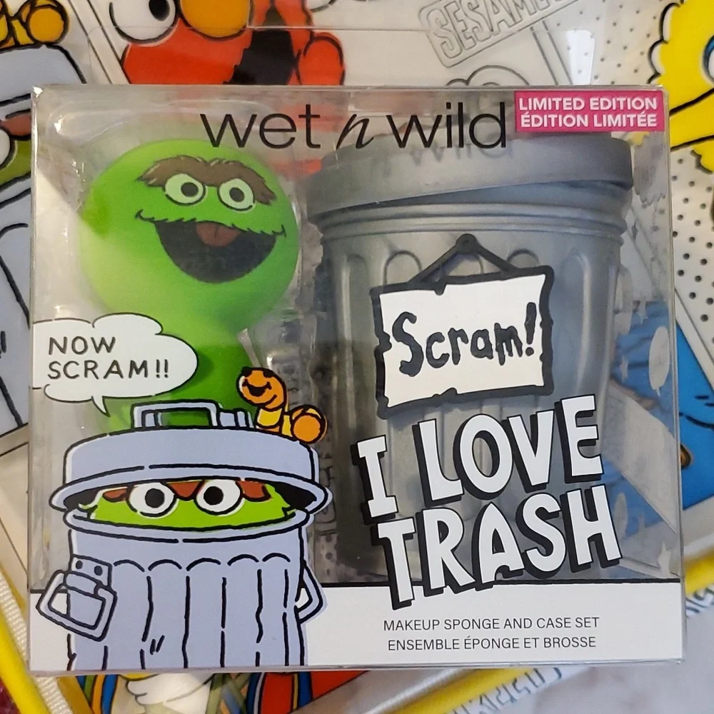 Sesame Street X Wet 'n Wild makeup sponge and case Oscar the Grouch